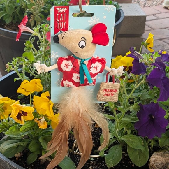 Trader Joe’s Holiday Cat Toy Mouse With Feather And Rope Iconic Hawaiian Shirt - Picture 1 of 2